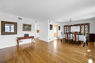 185 Maple St in Teaneck, NJ - Foto de edificio - Building Photo