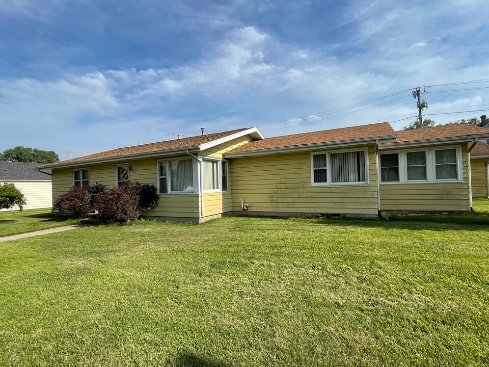 724 W Cook St in Portage, WI - Foto de edificio
