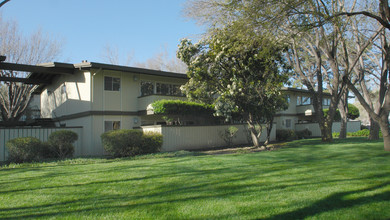 The Laurelwood in Santa Clara, CA - Building Photo - Building Photo