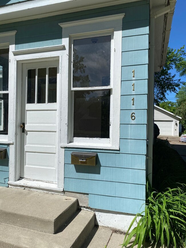 1116 Belmont Rd in Grand Forks, ND - Foto de edificio - Building Photo