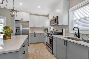774 Columbia Rd, Unit 2T in Boston, MA - Building Photo