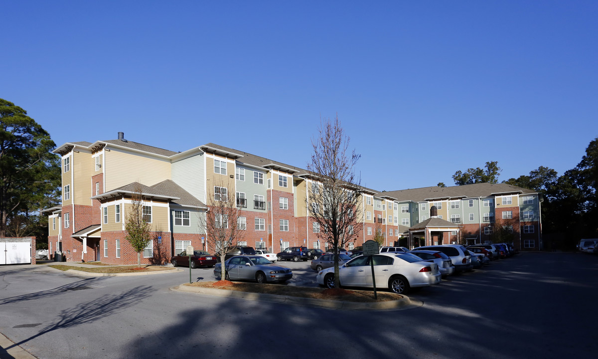 Johnson Lake Apartments in Pensacola, FL - Foto de edificio