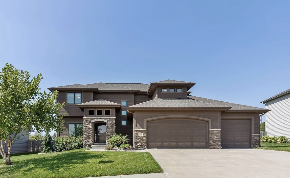 4214 N 191st St in Elkhorn, NE - Foto de edificio