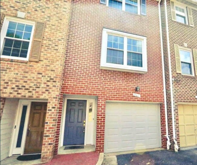 property at 948 S Rolfe St