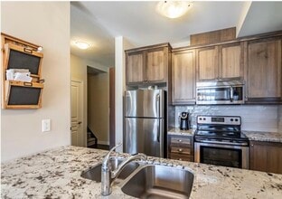 10 Dodman Cres in Ancaster, ON - Building Photo - Building Photo