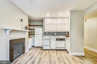 302 Maryland Ave NE in Washington, DC - Building Photo - Building Photo