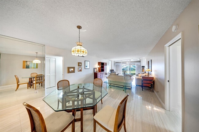 800 Cypress Grove Dr in Pompano Beach, FL - Building Photo - Building Photo