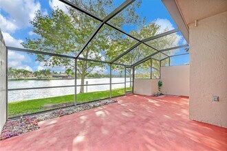 1261 NW 122nd Terrace in Pembroke Pines, FL - Foto de edificio - Building Photo