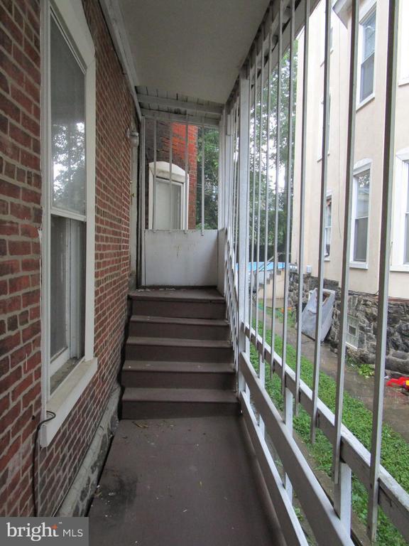 818 Wynnewood Rd in Philadelphia, PA - Foto de edificio - Building Photo
