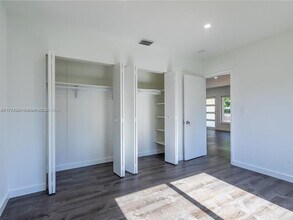 2520 SW 22nd Terrace in Miami, FL - Building Photo - Building Photo