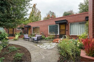 2243 NW Flanders St in Portland, OR - Foto de edificio - Building Photo