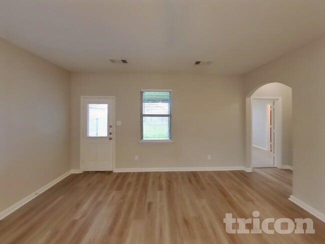 211 Kennedy Dr in Venus, TX - Building Photo - Building Photo