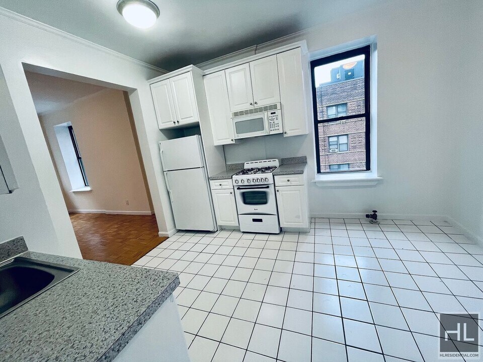 East 38th Street, Unit 5B in New York, NY - Building Photo