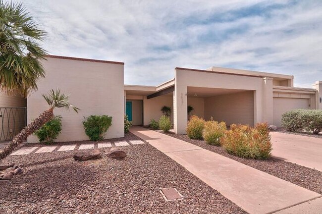 8637 E Monterosa Ave in Scottsdale, AZ - Foto de edificio - Building Photo