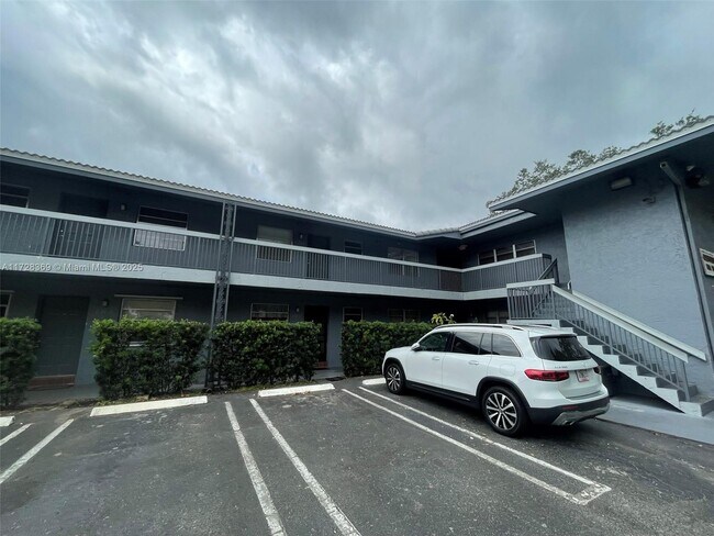 8990 W Sample Rd in Coral Springs, FL - Building Photo - Building Photo