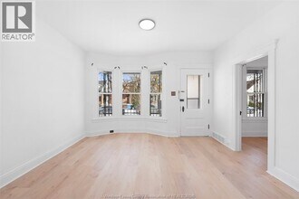 1045 Gladstone Ave in Windsor, ON - Building Photo - Building Photo