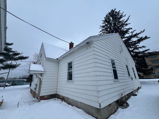 715 Flieth St in Wausau, WI - Foto de edificio - Building Photo