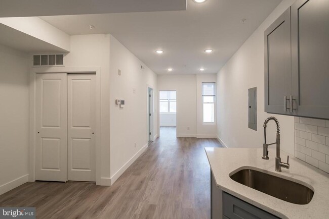 1711 Snyder Ave in Philadelphia, PA - Building Photo - Building Photo