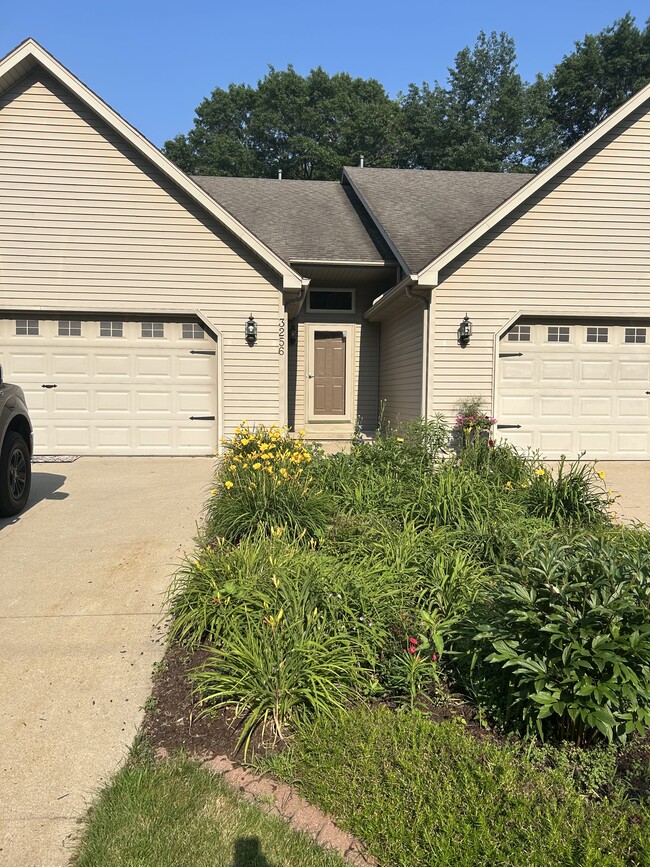 property at 3256 Maple Grv