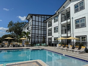 Magnolia at Palm Bay in Palm Bay, FL - Foto de edificio - Building Photo