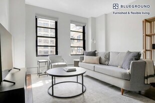 200 E Chestnut St in Chicago, IL - Building Photo