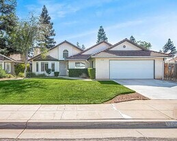 178 N Magnolia Ave in Clovis, CA - Building Photo