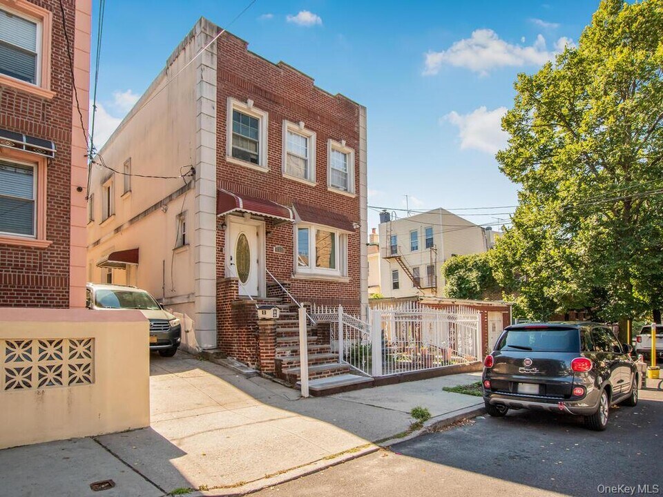 4312 Carpenter Ave in Bronx, NY - Building Photo