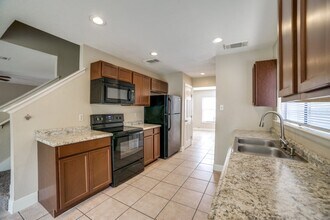 7739 Alverstone Way in San Antonio, TX - Building Photo - Building Photo