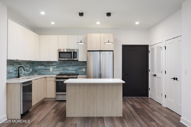 6 West End Ct in Long Branch, NJ - Building Photo - Building Photo