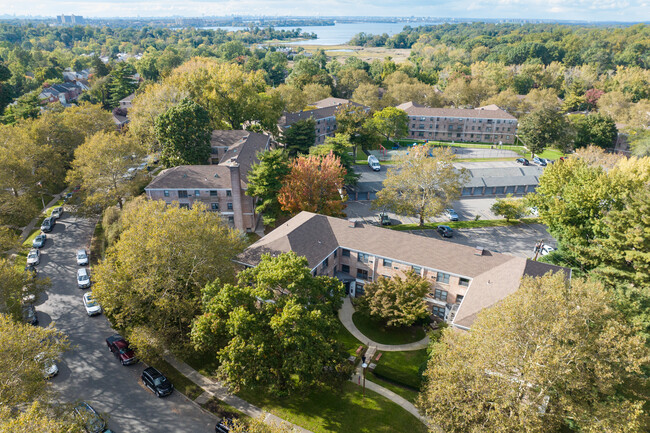 Great Neck Terrace Apartments in Great Neck, NY - Building Photo - Building Photo