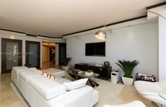 4775 Collins Ave in Miami Beach, FL - Building Photo - Building Photo