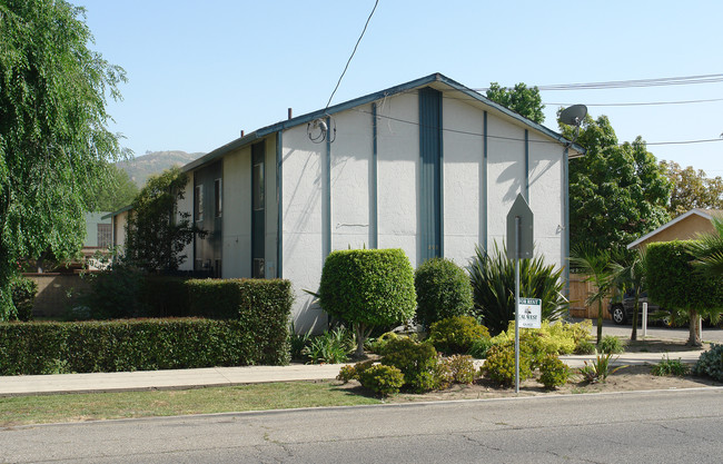 208 E Santa Barbara St in Santa Paula, CA - Building Photo - Building Photo