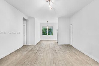 1622 Bay Rd in Miami Beach, FL - Foto de edificio - Building Photo
