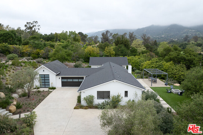 3155 Eucalyptus Hill Rd in Montecito, CA - Building Photo - Building Photo