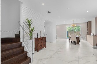 10373 NW 68th Ter in Doral, FL - Building Photo - Building Photo