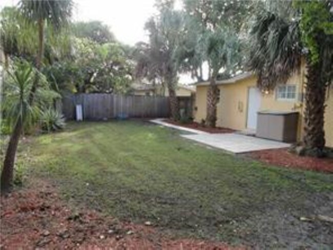 109 NE 30th Ct, Unit 3 in Wilton Manors, FL - Building Photo - Building Photo