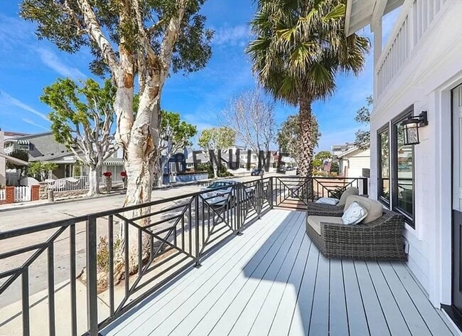 312 Montero Ave in Newport Beach, CA - Building Photo - Building Photo