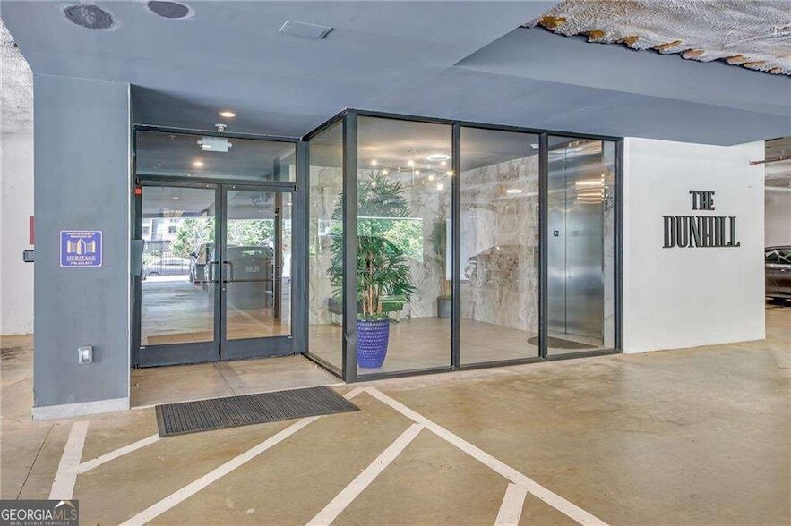 6890 Peachtree Dunwo Rd, Unit 104 in Sandy Springs, GA - Building Photo