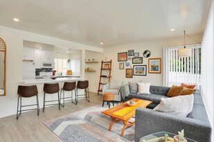 1818 Diamond St in San Diego, CA - Building Photo