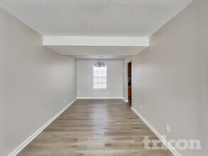 540 Halleck Ln, Unit Unit 2 - 2nd Floor in Columbia, SC - Foto de edificio - Building Photo