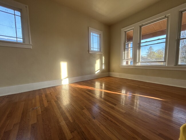 110 Hawthorne Ave, Unit Unit 2, Unit Unit 2