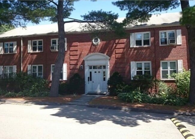 136 Boylston St in Newton, MA - Building Photo - Building Photo