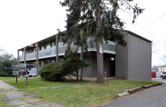 Hazen Apartments in Ravenna, OH - Building Photo - Building Photo