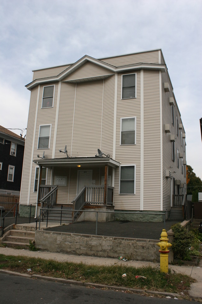 39 Sherman St in Stamford, CT - Building Photo - Building Photo