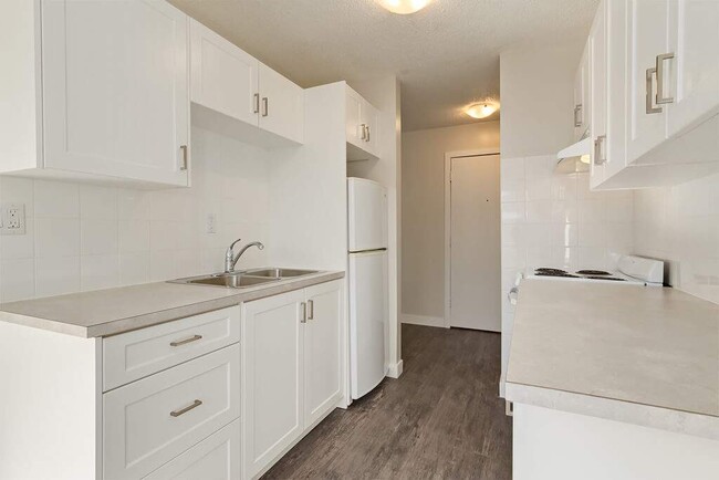 Viking Apartments in Camrose, AB - Building Photo - Building Photo