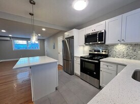 Paoli Court in Paoli, PA - Building Photo