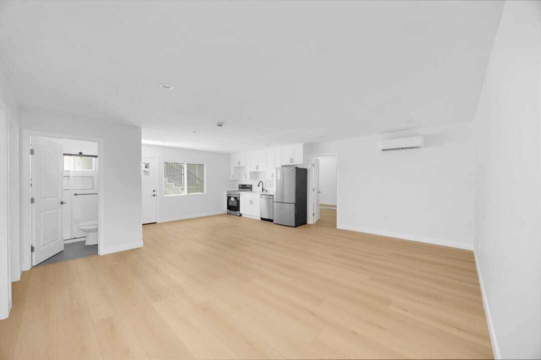 1603 Vuelta Grande Ave in Long Beach, CA - Building Photo