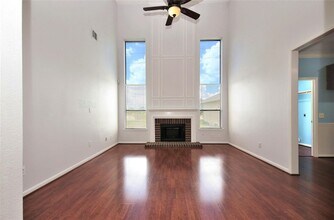 10419 Pearl Dr in Houston, TX - Building Photo - Building Photo