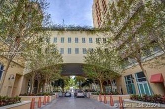 7355 SW 89th St-Unit -Unit610N in Miami, FL - Building Photo - Building Photo