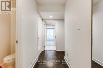 295-295 Adelaide St W in Toronto, ON - Building Photo - Building Photo